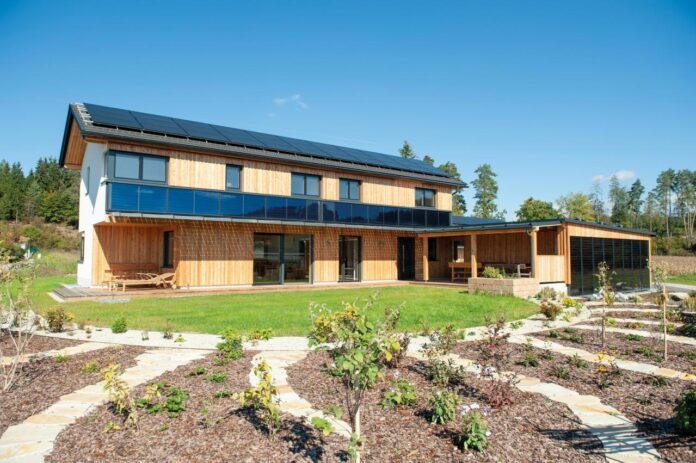 Compact modern house suitable for a high-performance envelope discussion