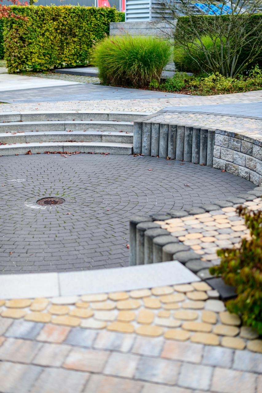 Curved paved seating area showing transitions between hardscape and planting