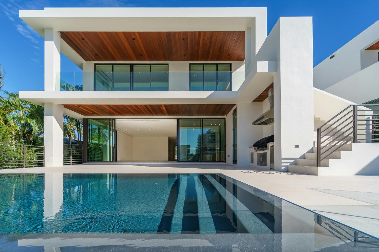 White and brown modern house with strong indoor-outdoor connections