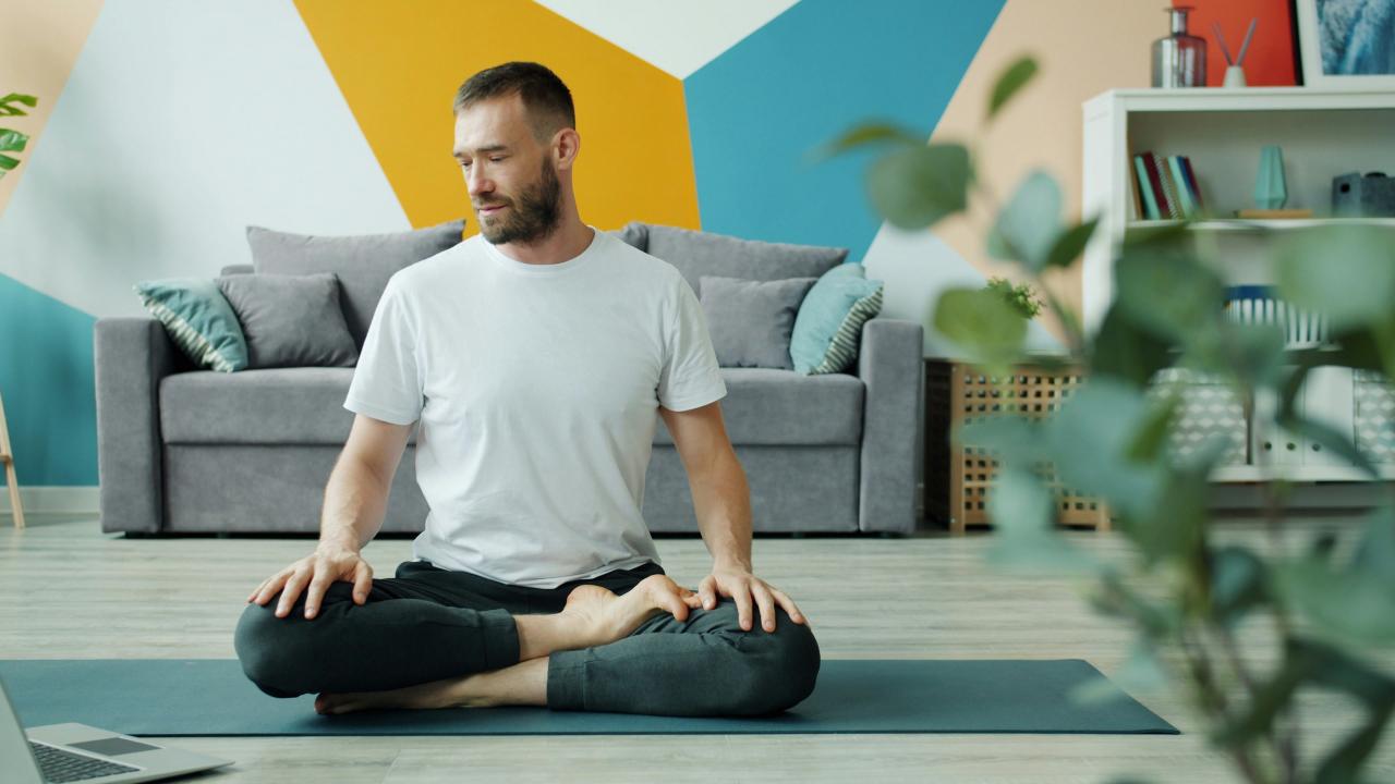 Home meditation setup demonstrating comfortable space around a yoga mat